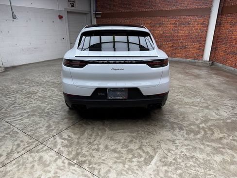 Used 2022 Porsche Cayenne Platinum Edition image 5