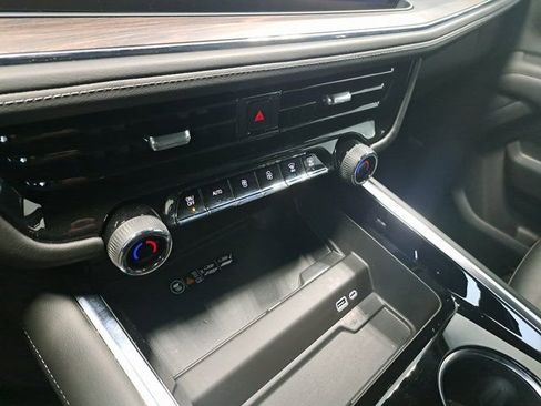 Used 2025 Chevrolet Tahoe LT w/ Comfort Package image 14