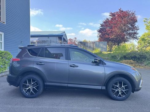 Used 2017 Toyota RAV4 SE AWD/4WD image 2