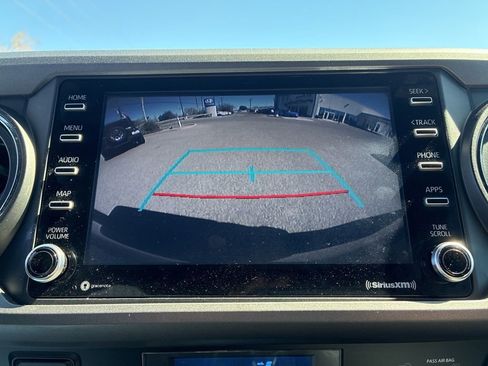 Used 2022 Toyota Tacoma TRD Sport w/ Technology Package image 20