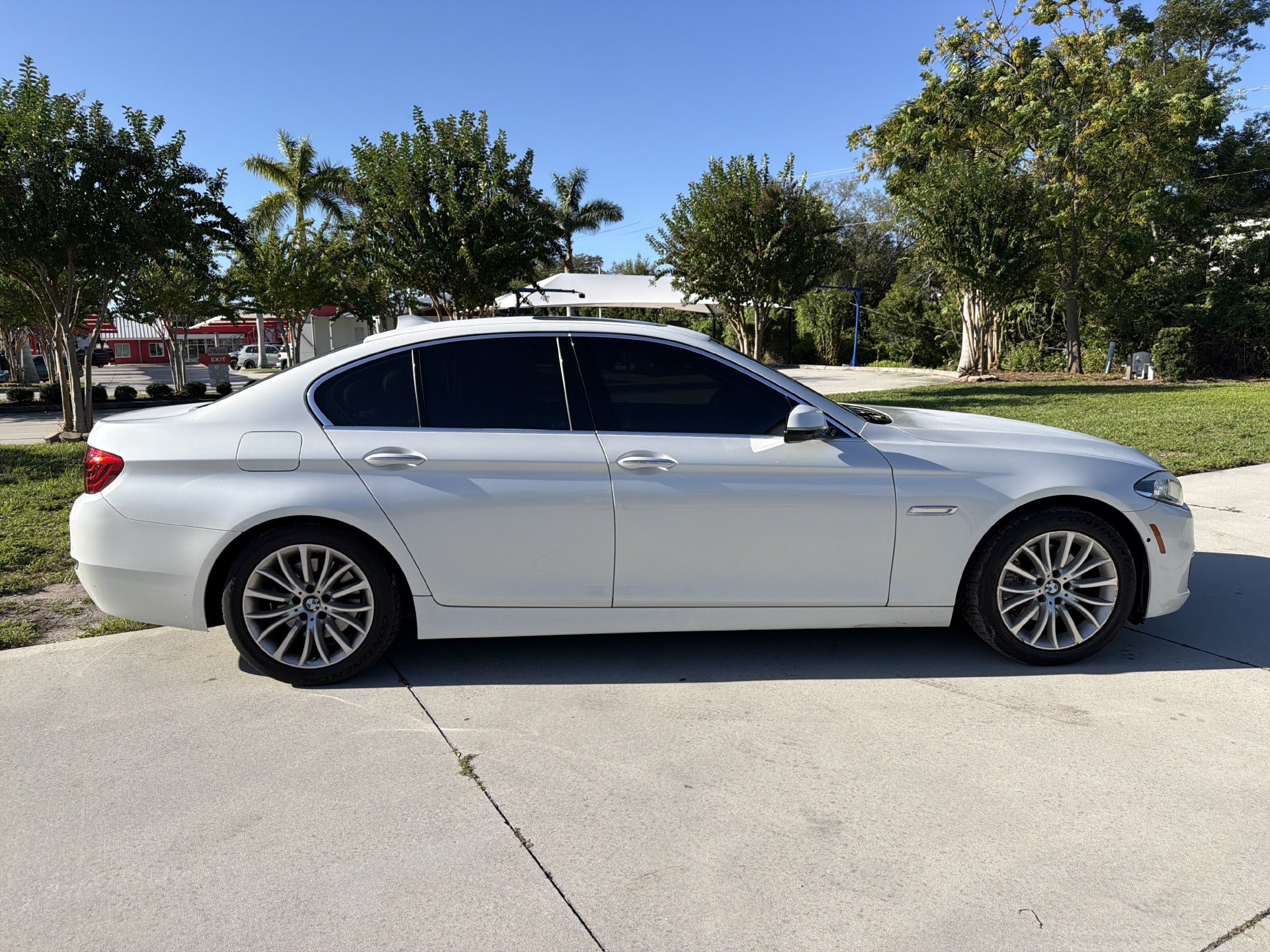 Used 2016 BMW 528i Sedan RWD image 3