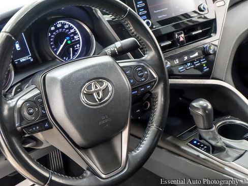 Used 2021 Toyota Camry SE FWD image 15