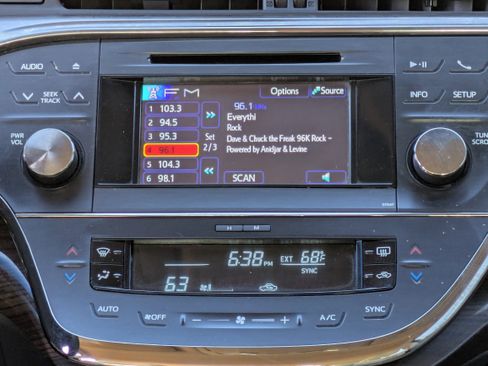 Used 2014 Toyota Avalon XLE image 17