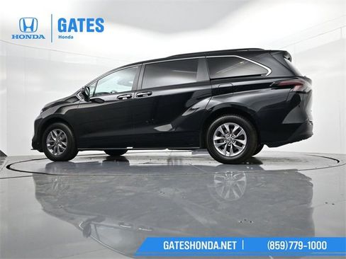 Used 2024 Toyota Sienna XLE image 46