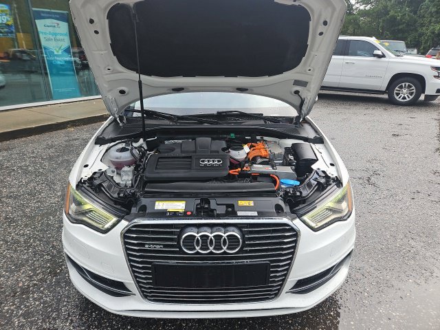 Used 2016 Audi A3 e-tron Premium Plus w/ Premium Plus Package FWD image 32