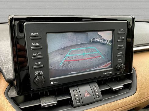 Used 2020 Toyota RAV4 XLE Premium FWD image 10