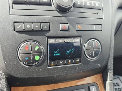 Used 2011 Buick Enclave CXL FWD image 22