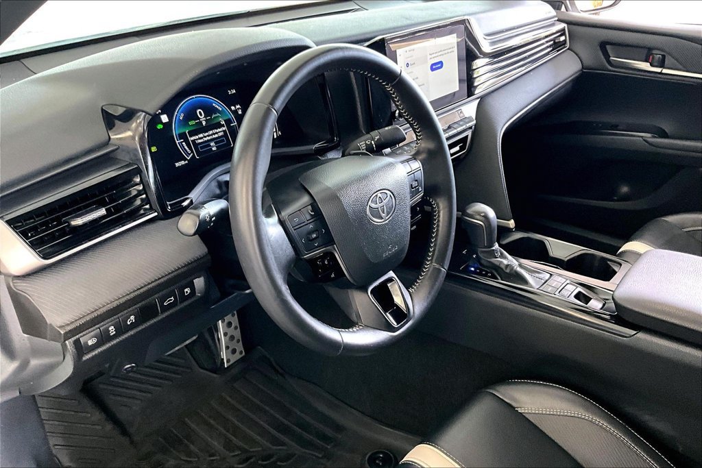 Used 2025 Toyota Camry SE FWD image 17