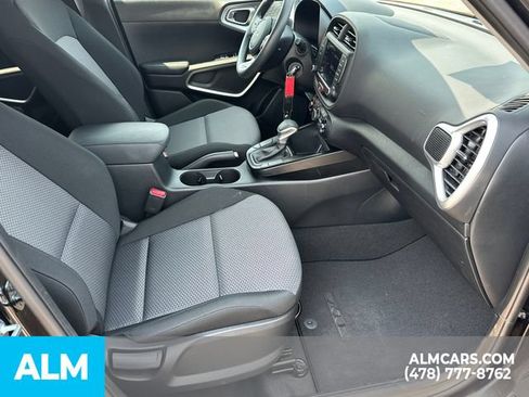 Used 2025 Kia Soul LX w/ LX Technology Package FWD image 15