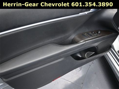 Used 2024 Toyota Camry SE image 11