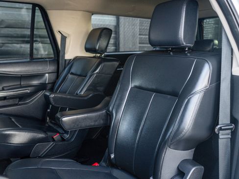 Used 2023 Ford Expedition Max XLT image 27
