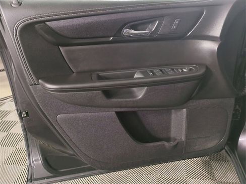 Used 2015 GMC Acadia SLE image 19