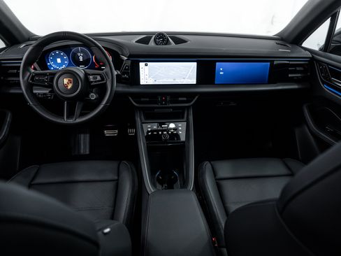 Certified 2025 Porsche Macan 4S Electric AWD/4WD image 14