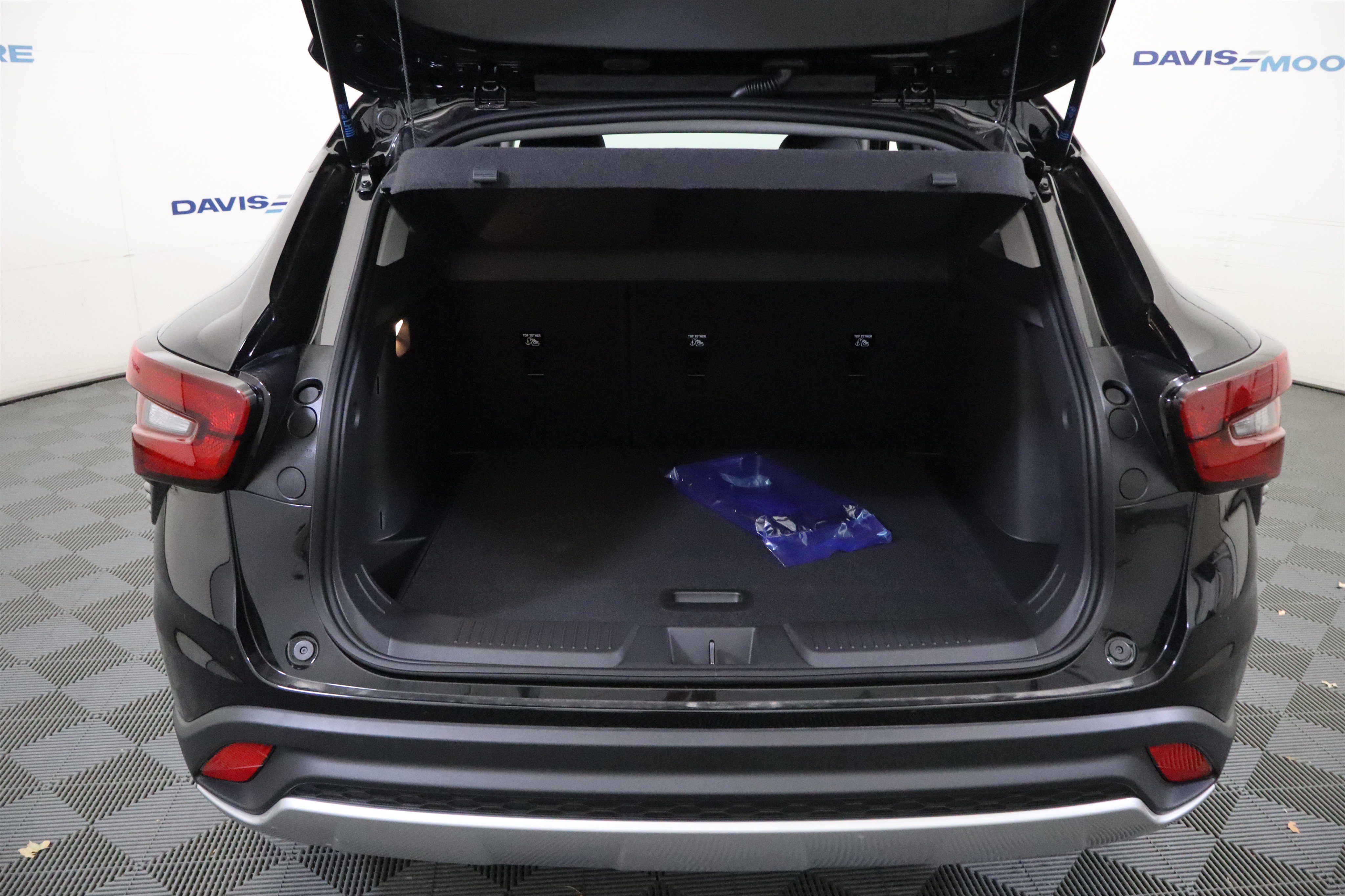 New 2026 Chevrolet Trax LT w/ LT Convenience Package FWD image 9