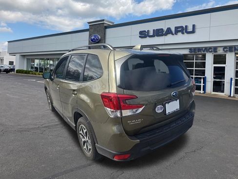 Used 2023 Subaru Forester Premium image 5