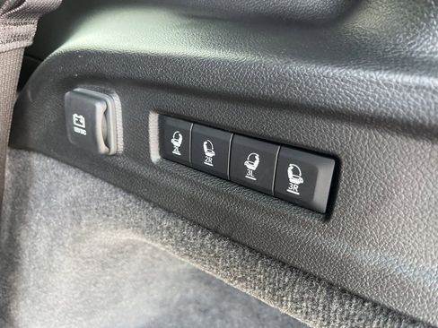 Used 2025 Jeep Grand Cherokee L Overland w/ Luxury Tech Group IV image 47