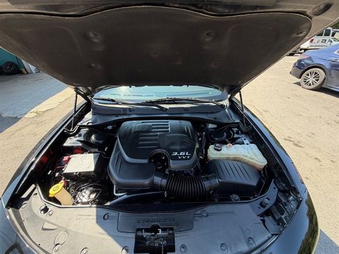 Used 2022 Dodge Charger SXT w/ Leather Interior Group RWD image 10