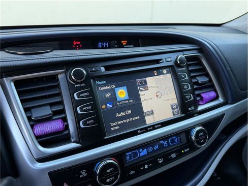 Used 2017 Toyota Highlander XLE image 14