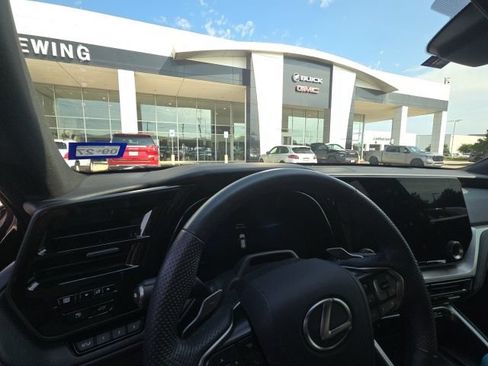Used 2025 Lexus TX 500h AWD w/ Technology Package image 9