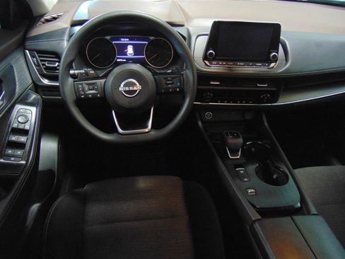 Used 2023 Nissan Rogue SV FWD image 11