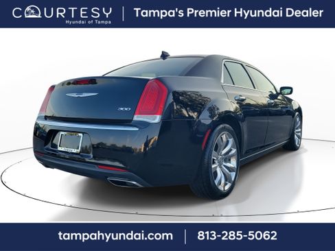 Used 2019 Chrysler 300 Limited image 3