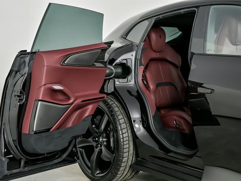 Used 2024 Ferrari Purosangue image 19