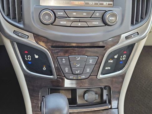 Used 2016 Buick LaCrosse Leather image 19