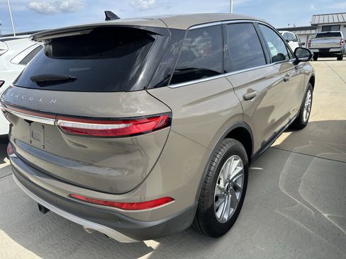Used 2025 Lincoln Corsair AWD w/ Towing Package image 7