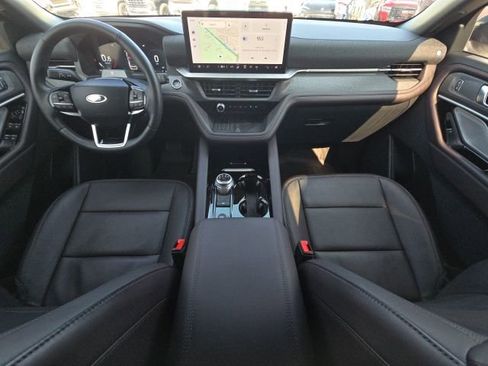 Used 2025 Ford Explorer Platinum w/ Ultimate Package image 28