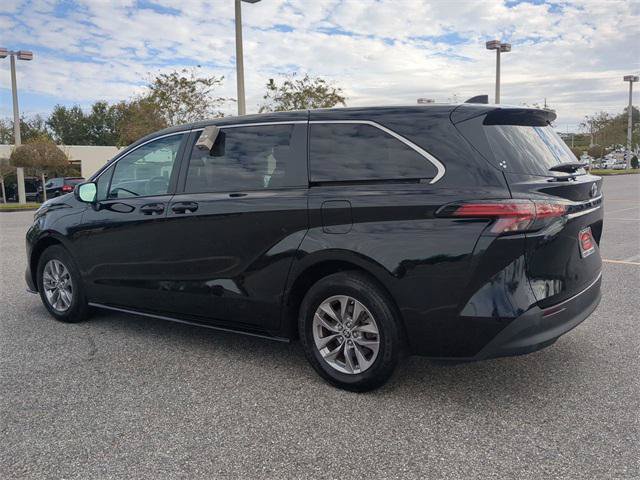 Certified 2022 Toyota Sienna LE FWD image 6