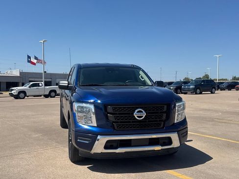 Used 2021 Nissan Titan SV RWD image 4