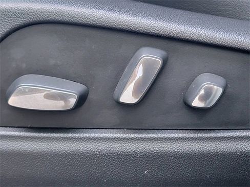 Used 2018 Cadillac XT5 Luxury image 5