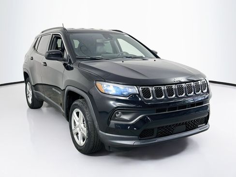 Used 2023 Jeep Compass Latitude AWD/4WD image 3