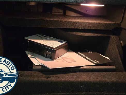 Used 2019 Mercedes-Benz GLC 300 4MATIC w/ Premium Package image 19