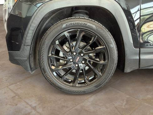 Used 2023 GMC Terrain SLE w/ Driver Convenience Package FWD image 28
