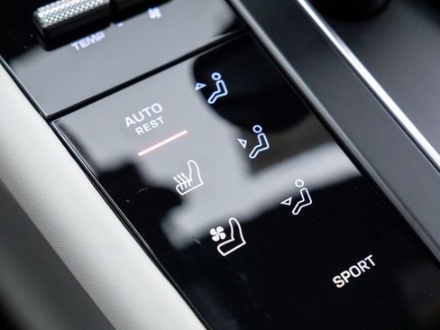 New 2026 Porsche Macan image 22