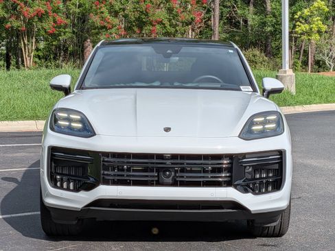 Certified 2026 Porsche Cayenne Turbo AWD/4WD image 29