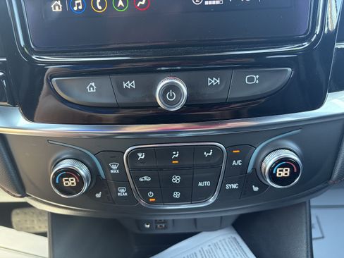 Used 2023 Chevrolet Traverse RS AWD/4WD image 19
