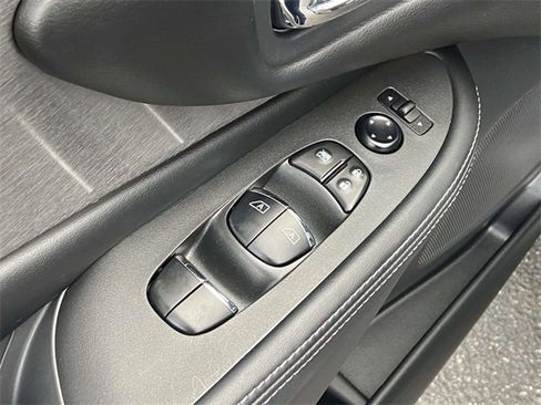 Used 2024 Nissan Murano SL image 16