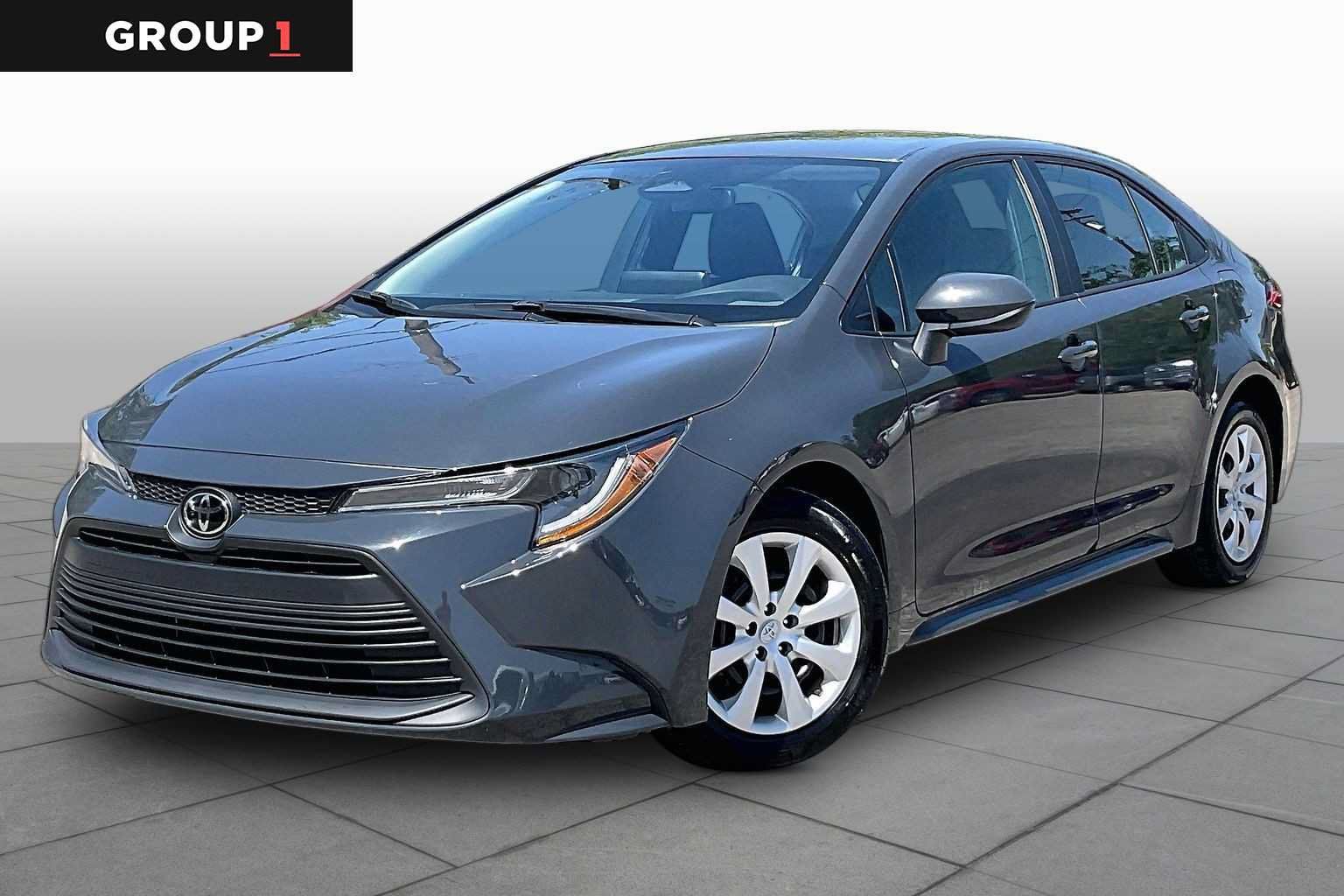 Used 2025 Toyota Corolla LE FWD image 1