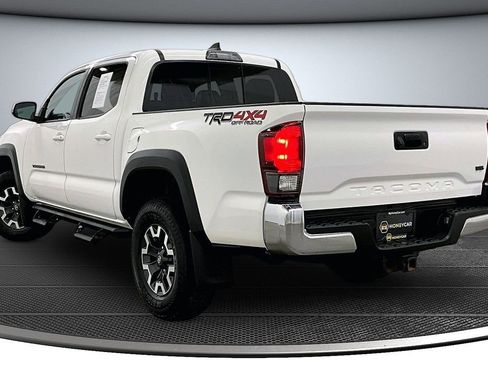 Used 2019 Toyota Tacoma TRD Off-Road AWD/4WD image 4