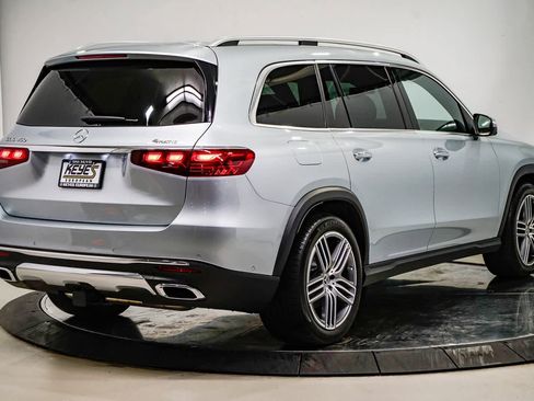 Used 2025 Mercedes-Benz GLS 450 4MATIC image 4