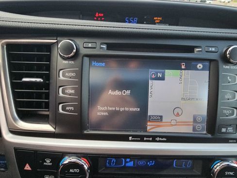 Used 2017 Toyota Highlander XLE AWD/4WD image 16