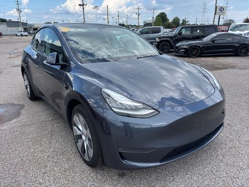 Used 2021 Tesla Model Y Long Range AWD/4WD image 1