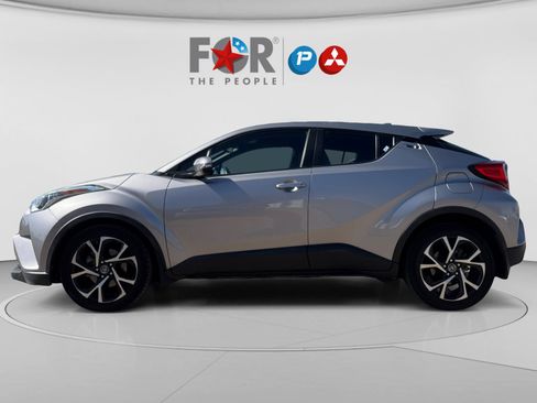Used 2018 Toyota C-HR XLE FWD image 2