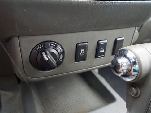 Used 2012 Nissan Frontier SV image 22