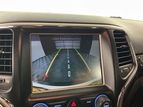 Used 2017 Jeep Grand Cherokee Laredo image 20