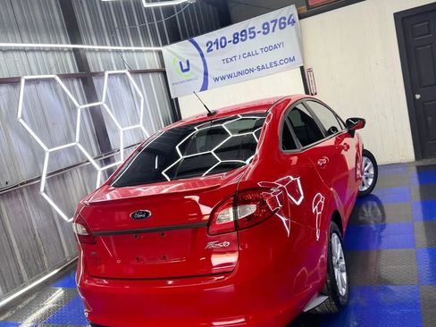 Used 2013 Ford Fiesta SE image 21