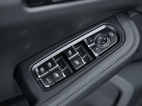 Certified 2026 Porsche Macan AWD/4WD image 25