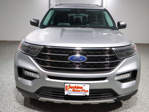 Used 2021 Ford Explorer XLT w/ Equipment Group 202A image 4